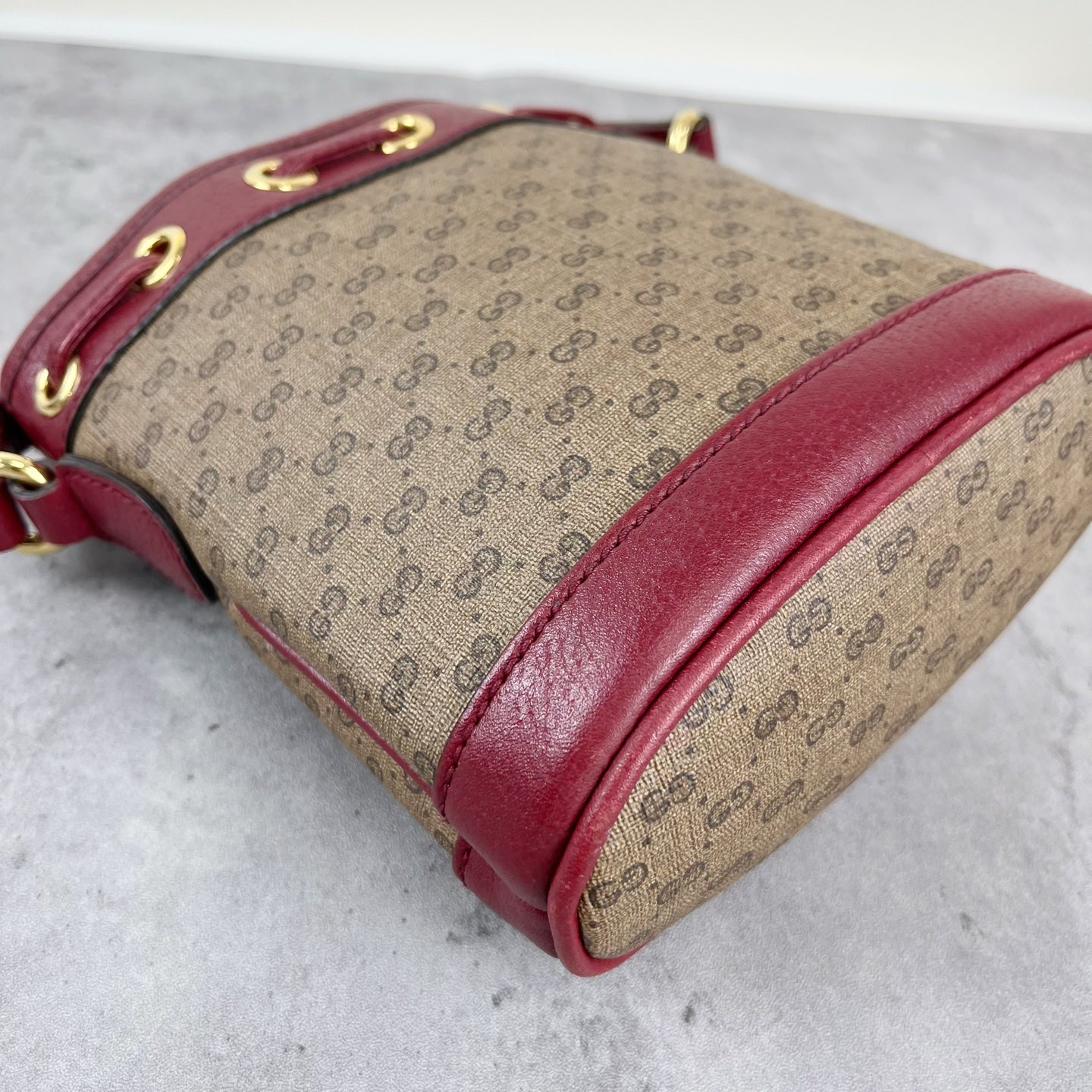 Gucci 647801-2T0AG-8580