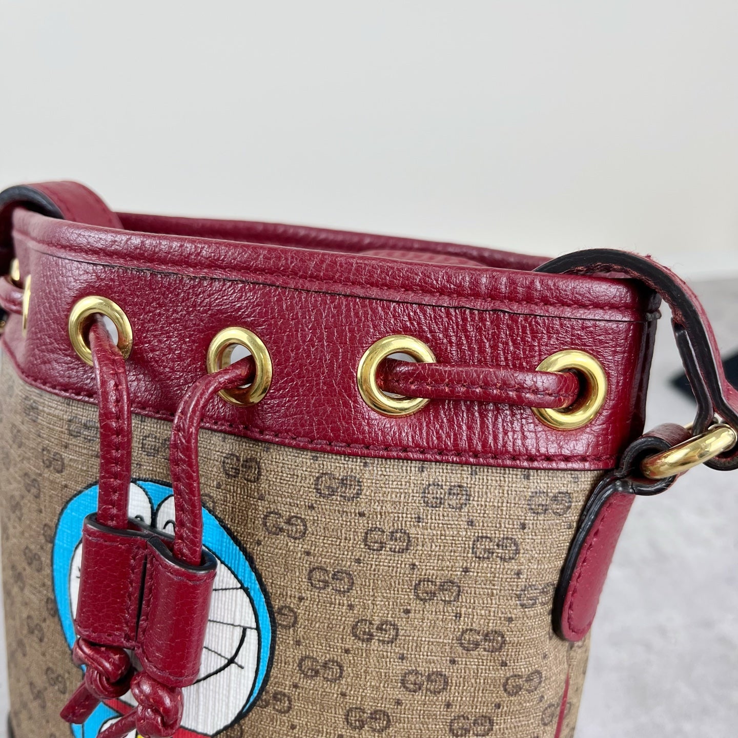 Gucci 647801-2T0AG-8580