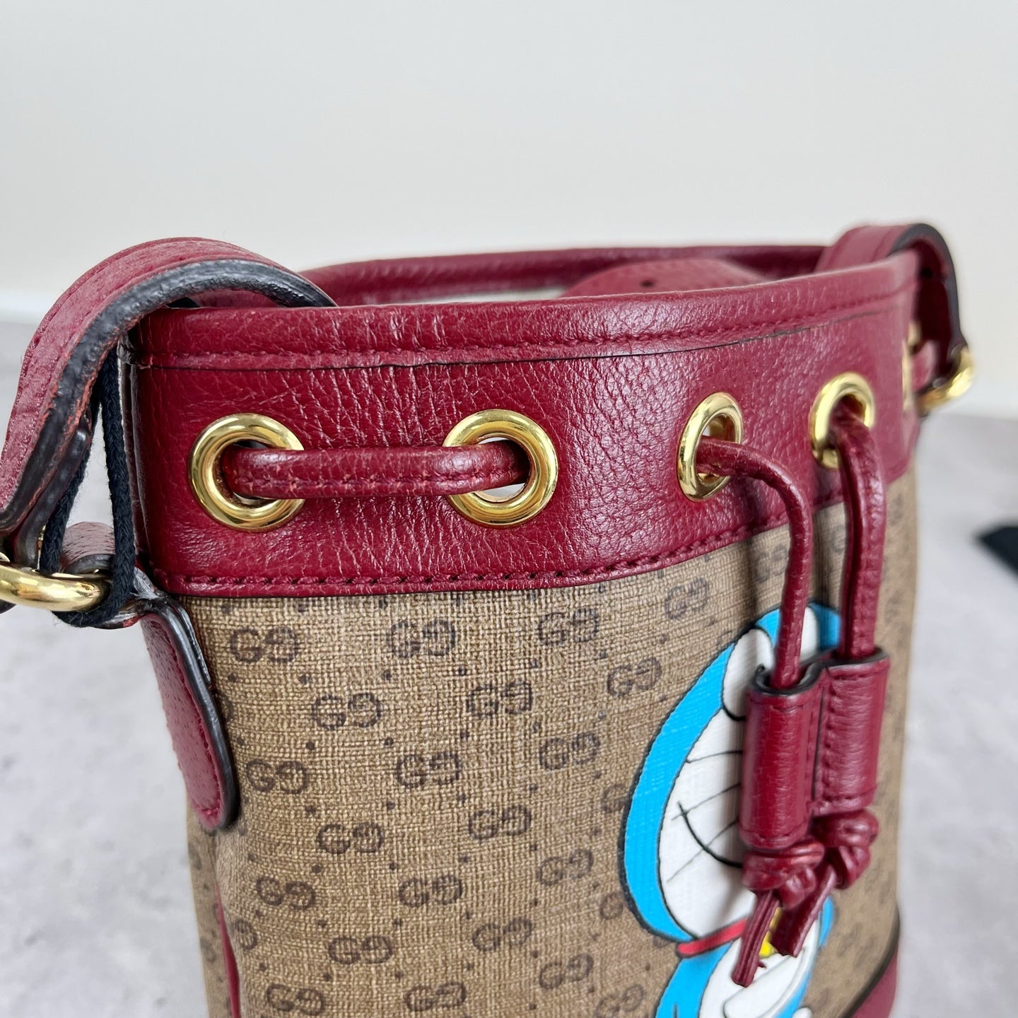 Gucci 647801-2T0AG-8580