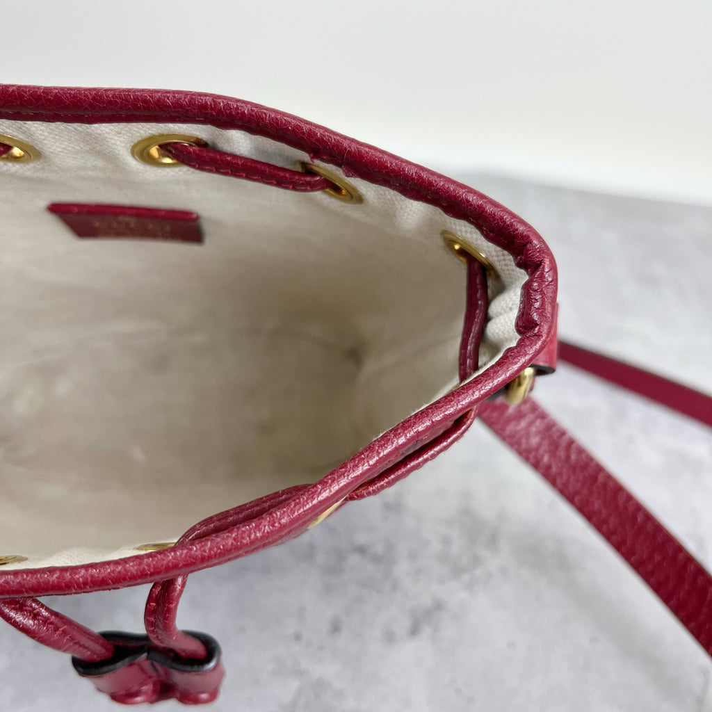 Gucci 647801-2T0AG-8580