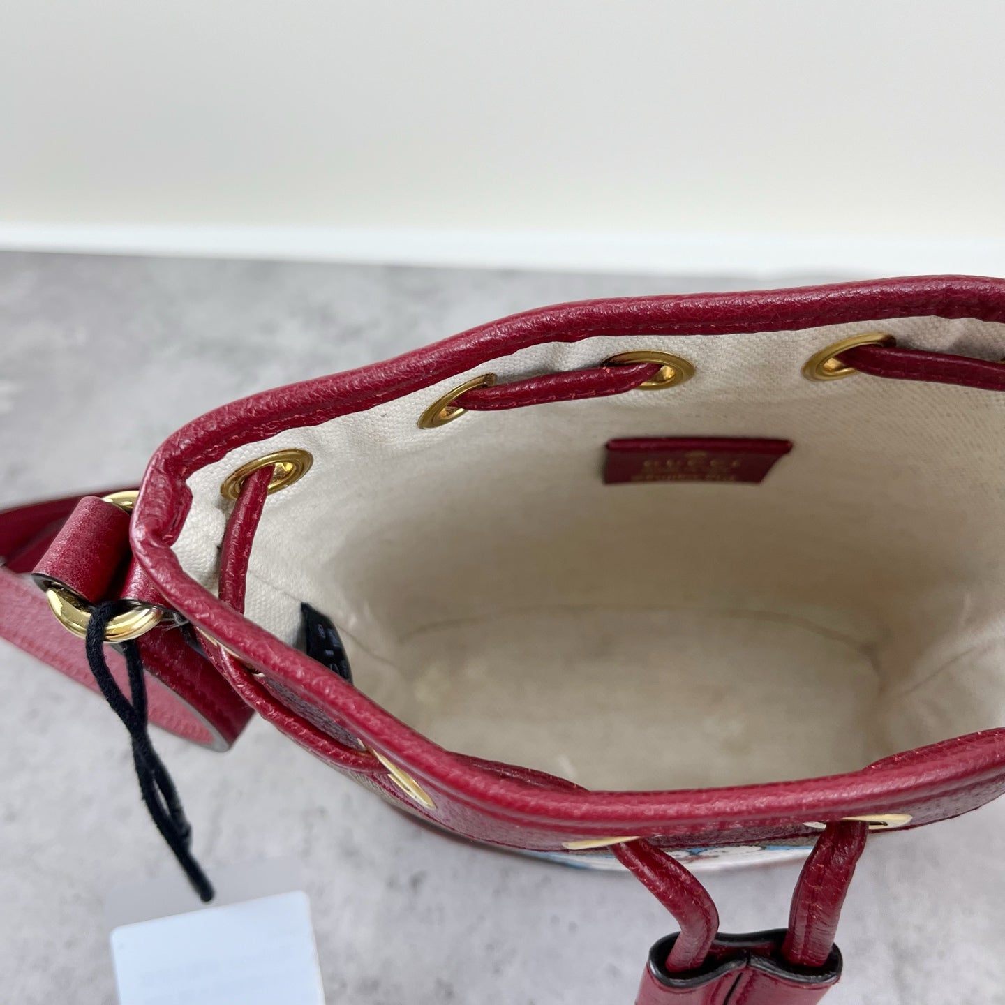 Gucci 647801-2T0AG-8580