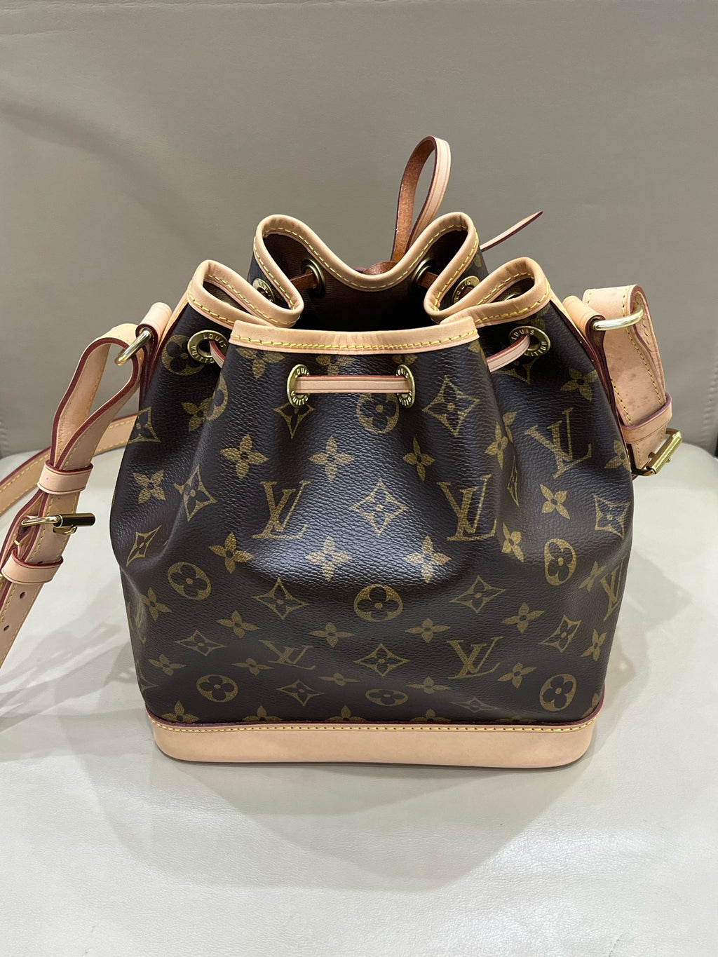 Louis Vuitton NOÉ BB Handbag Bucket & Drawstring Bag 22 x 24 x 15 M46983