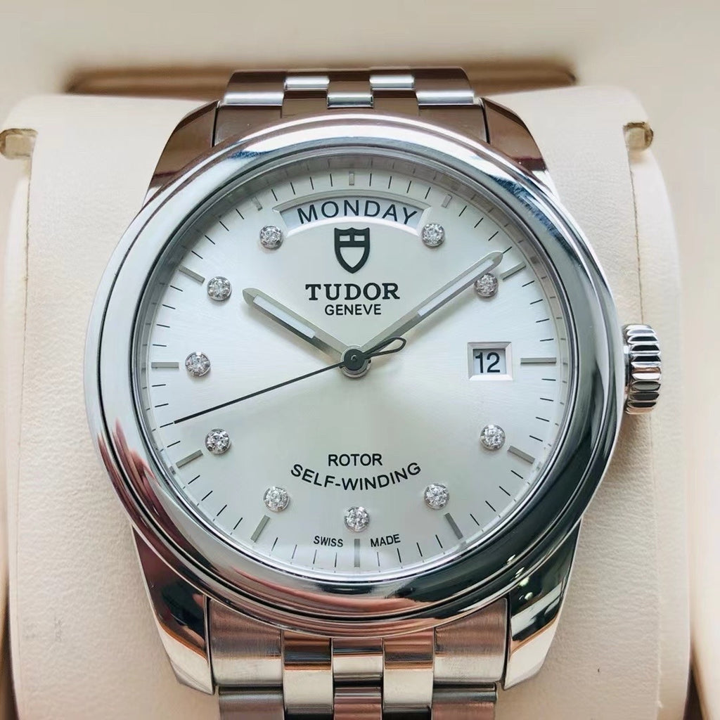 Tudor Junjue Sunday Calendar Model Gray Automatic (self-winding) watch 39 millimeters m56000-0006