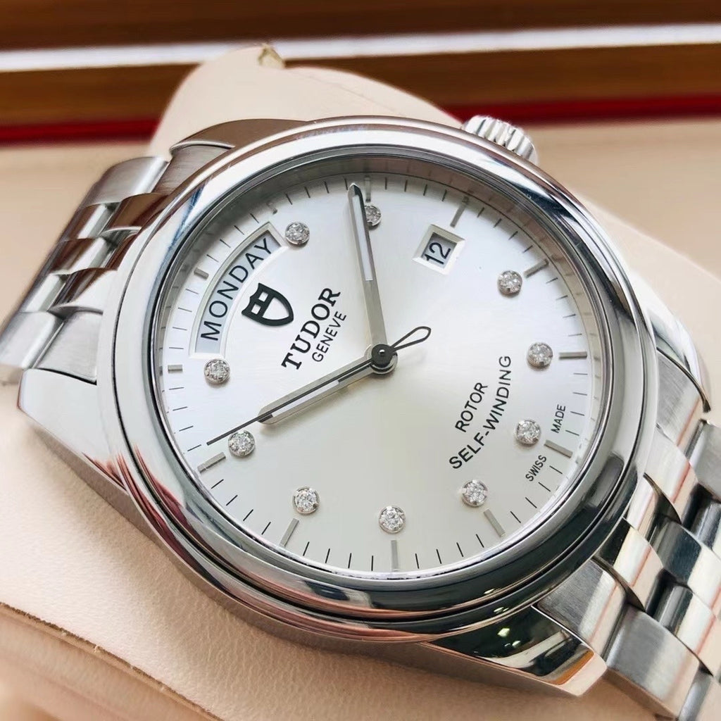 Tudor Junjue Sunday Calendar Model Gray Automatic (self-winding) watch 39 millimeters m56000-0006