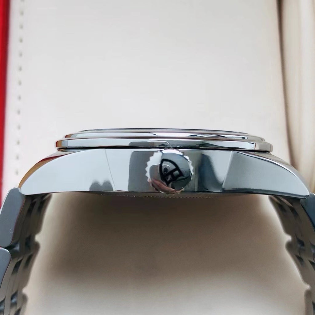Tudor Junjue Sunday Calendar Model Gray Automatic (self-winding) watch 39 millimeters m56000-0006