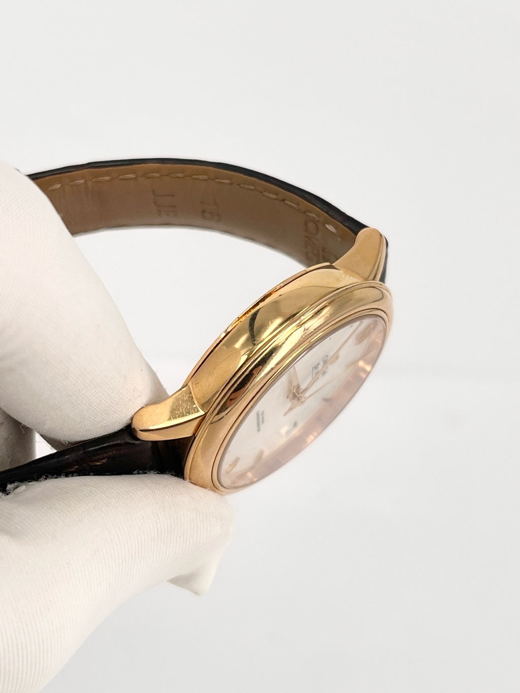 Omega Rose gold Mechanical watch