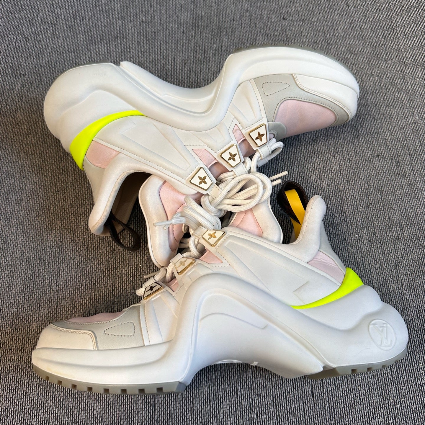 Louis Vuitton White Lifestyle sneakers