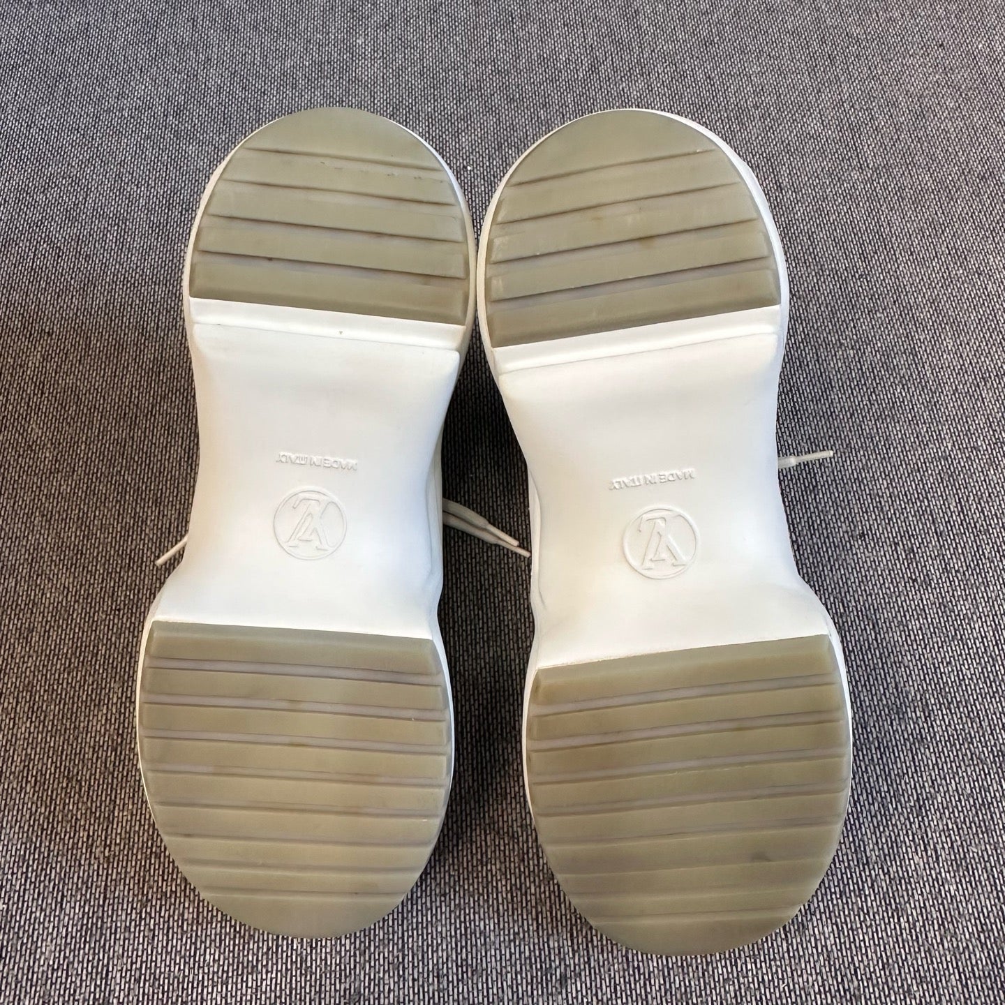Louis Vuitton White Lifestyle sneakers