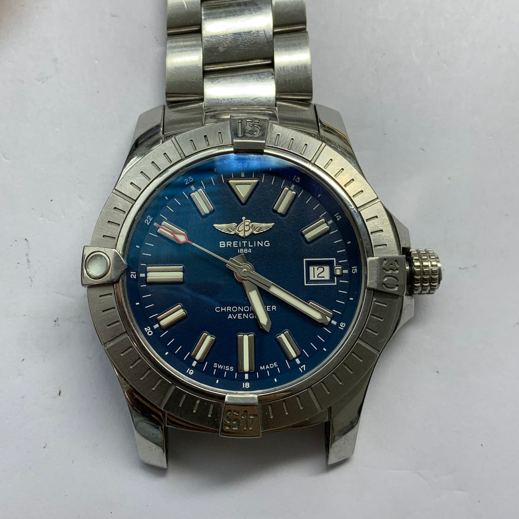 Breitling Avenger 43 millimeters A17318101C1A1