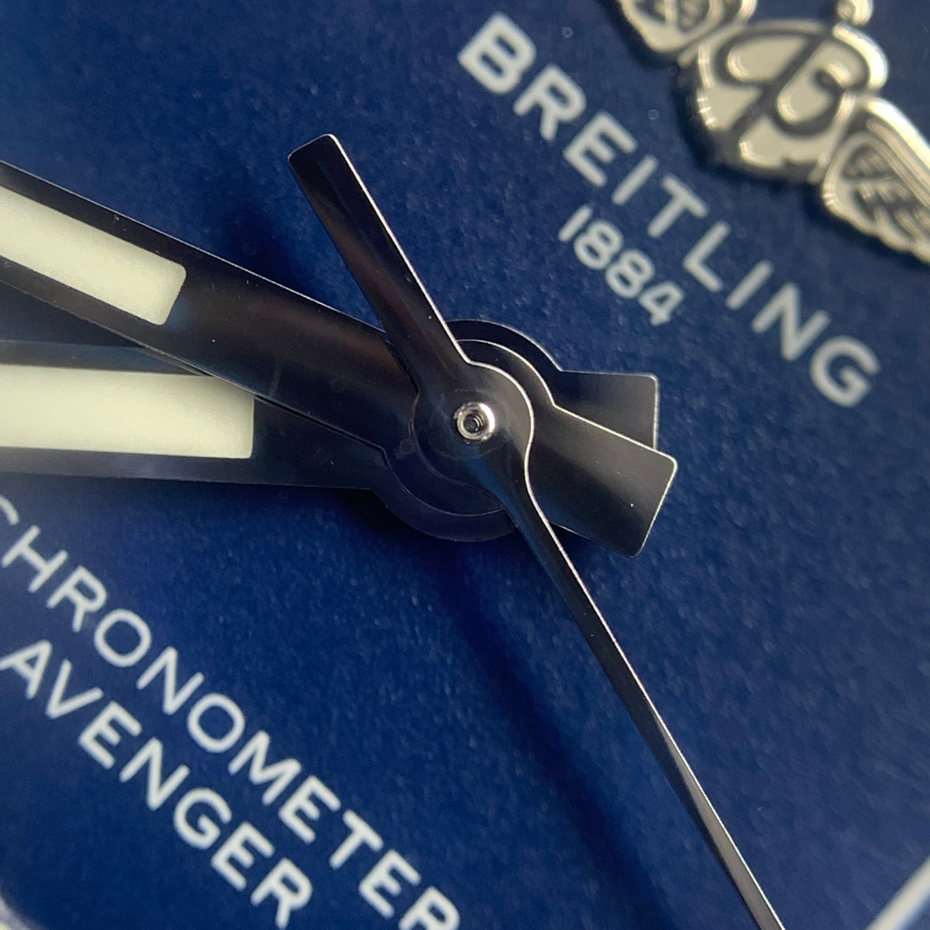 Breitling Avenger 43 millimeters A17318101C1A1