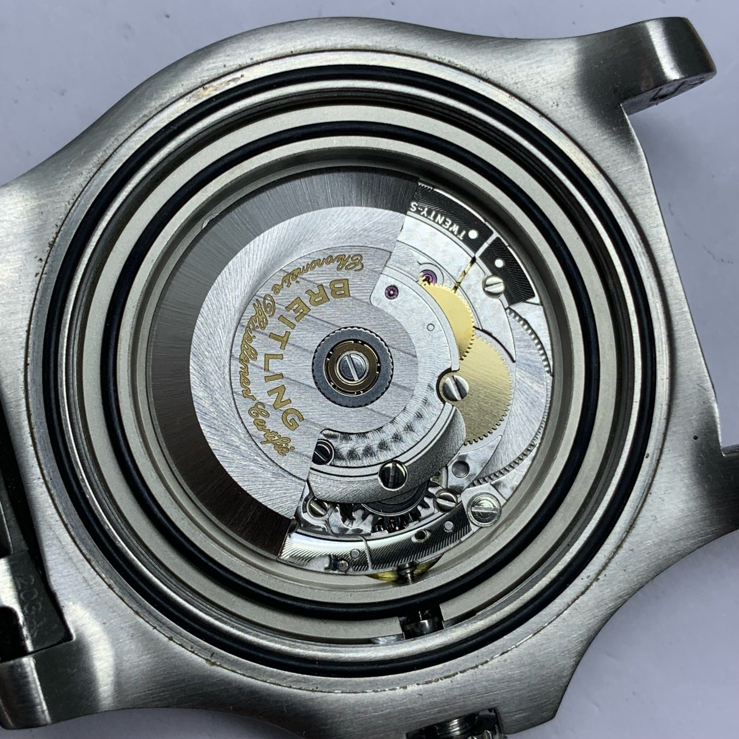 Breitling Avenger 43 millimeters A17318101C1A1