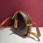 Louis Vuitton Crossbody 20.0x 22.5x 8.0 cm