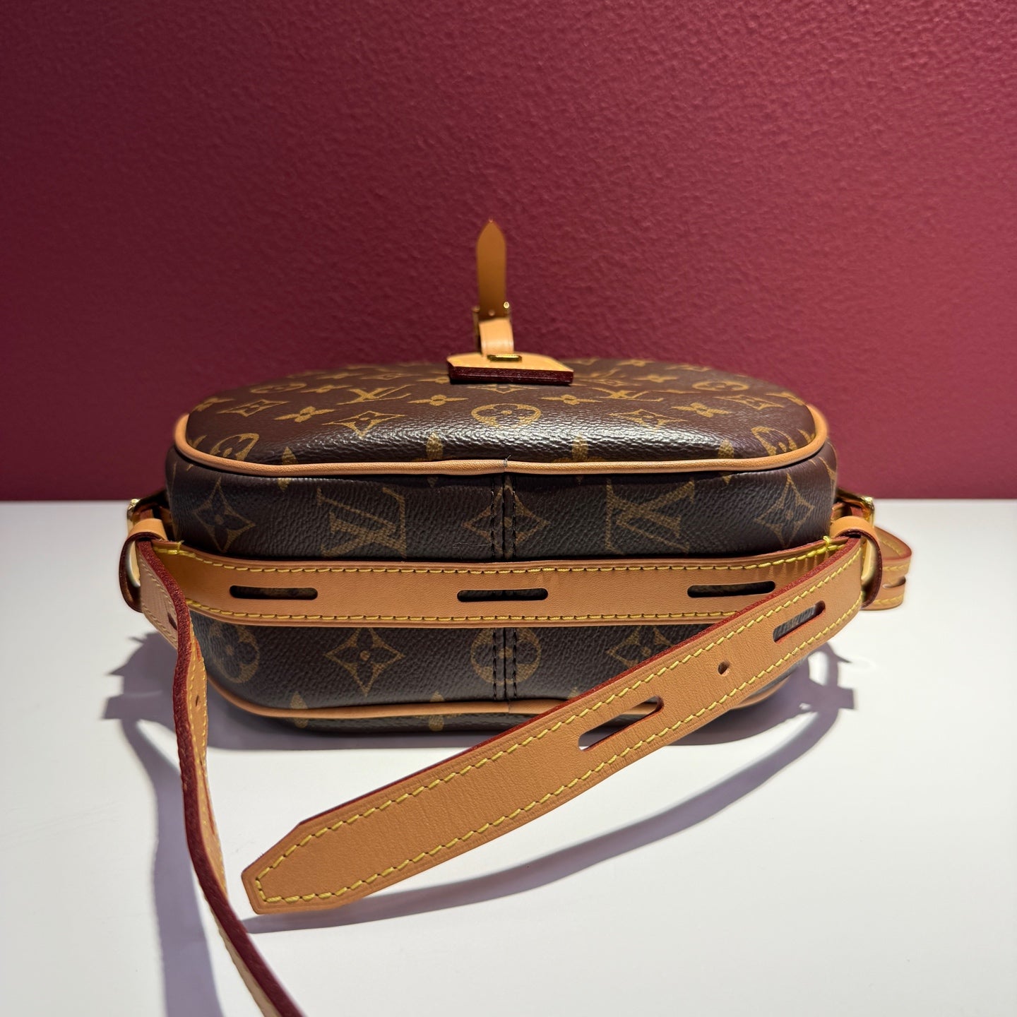 Louis Vuitton Crossbody 20.0x 22.5x 8.0 cm