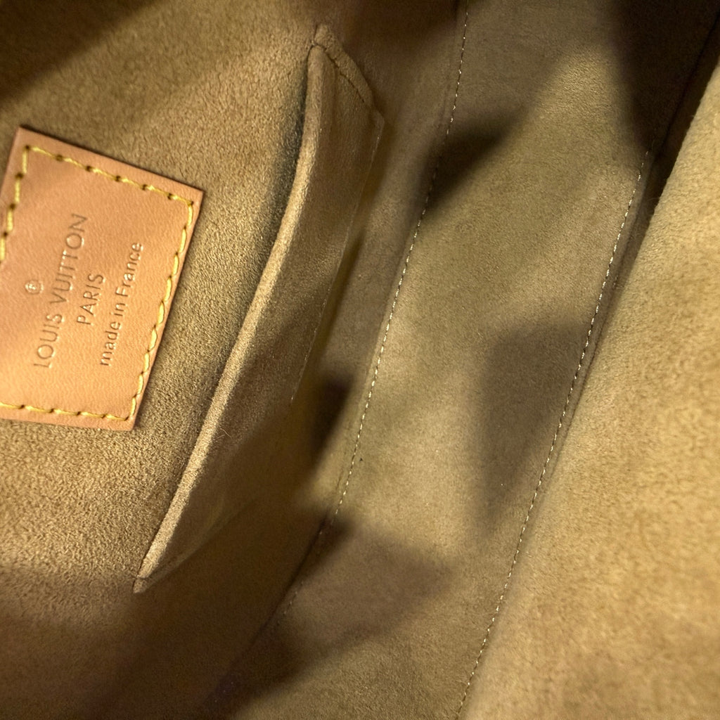 Louis Vuitton Crossbody 20.0x 22.5x 8.0 cm