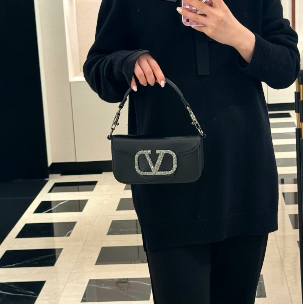 Valentino Black Crossbody 19 cm wide x 10.5 cm high x 5 cm deep WB0K53CWR_249