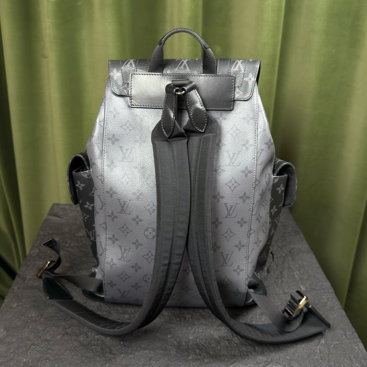 Louis Vuitton Christopher Backpack 32 x 39 x 12 M46331