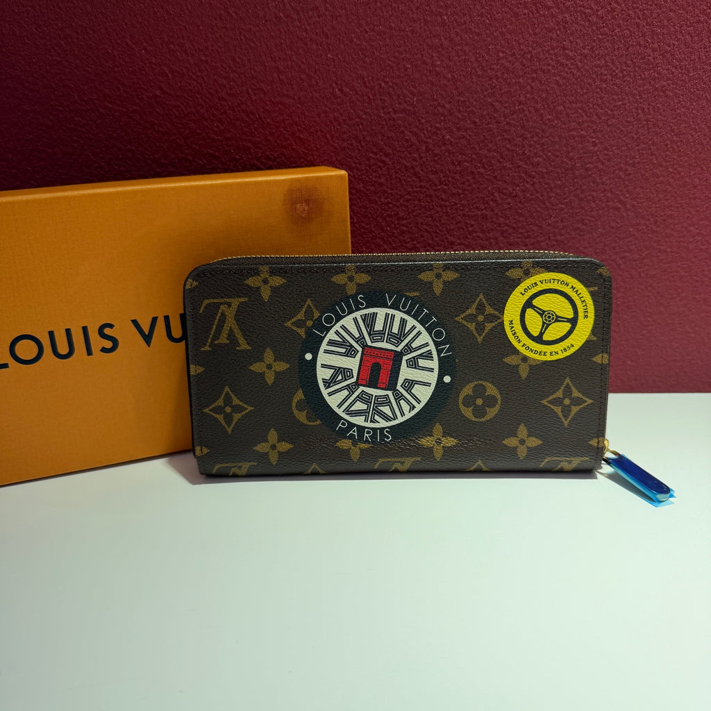 Louis Vuitton Clutch