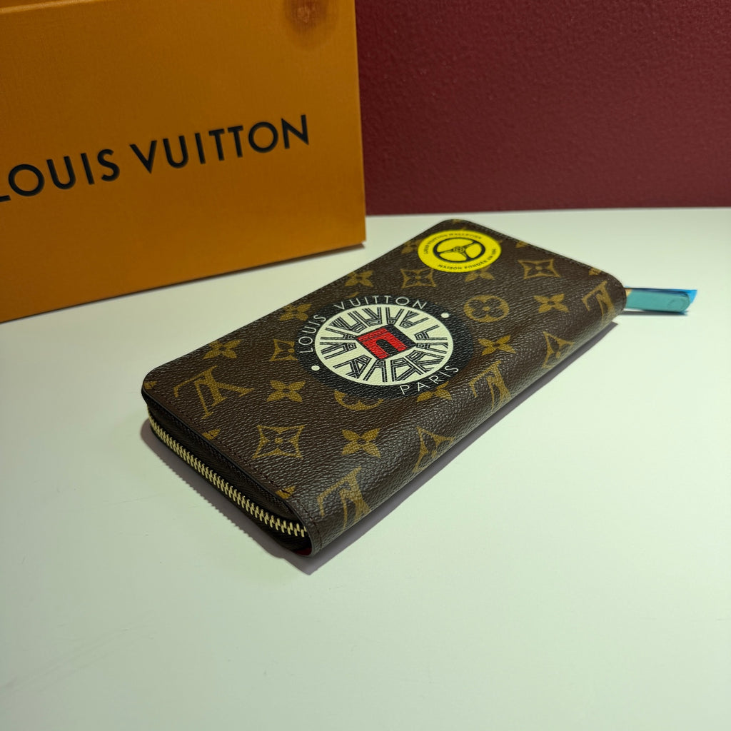 Louis Vuitton Clutch