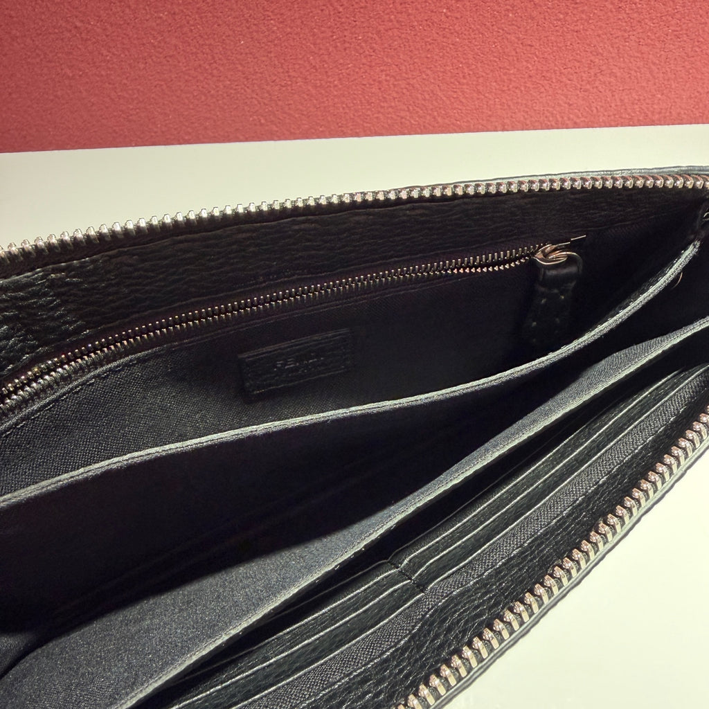 Fendi Black Clutch 23 Cm x 15 Cm x 3 Cm 7VA350X4KF0R2A