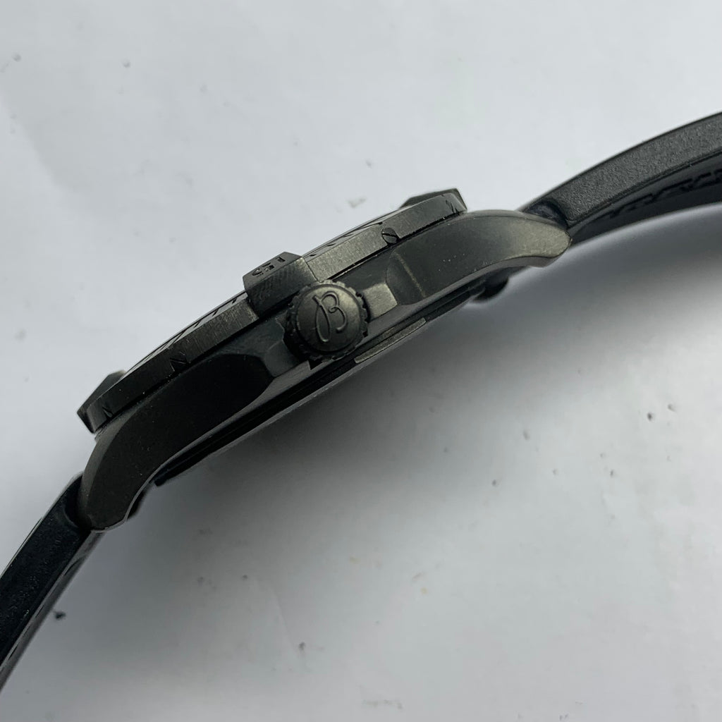 Breitling Avenger 45 millimeters V32395101B1X3