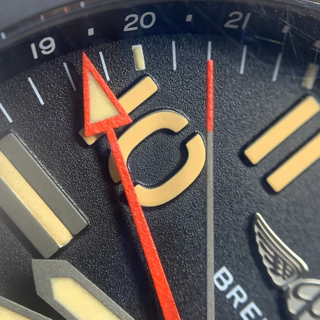 Breitling Avenger 45 millimeters V32395101B1X3