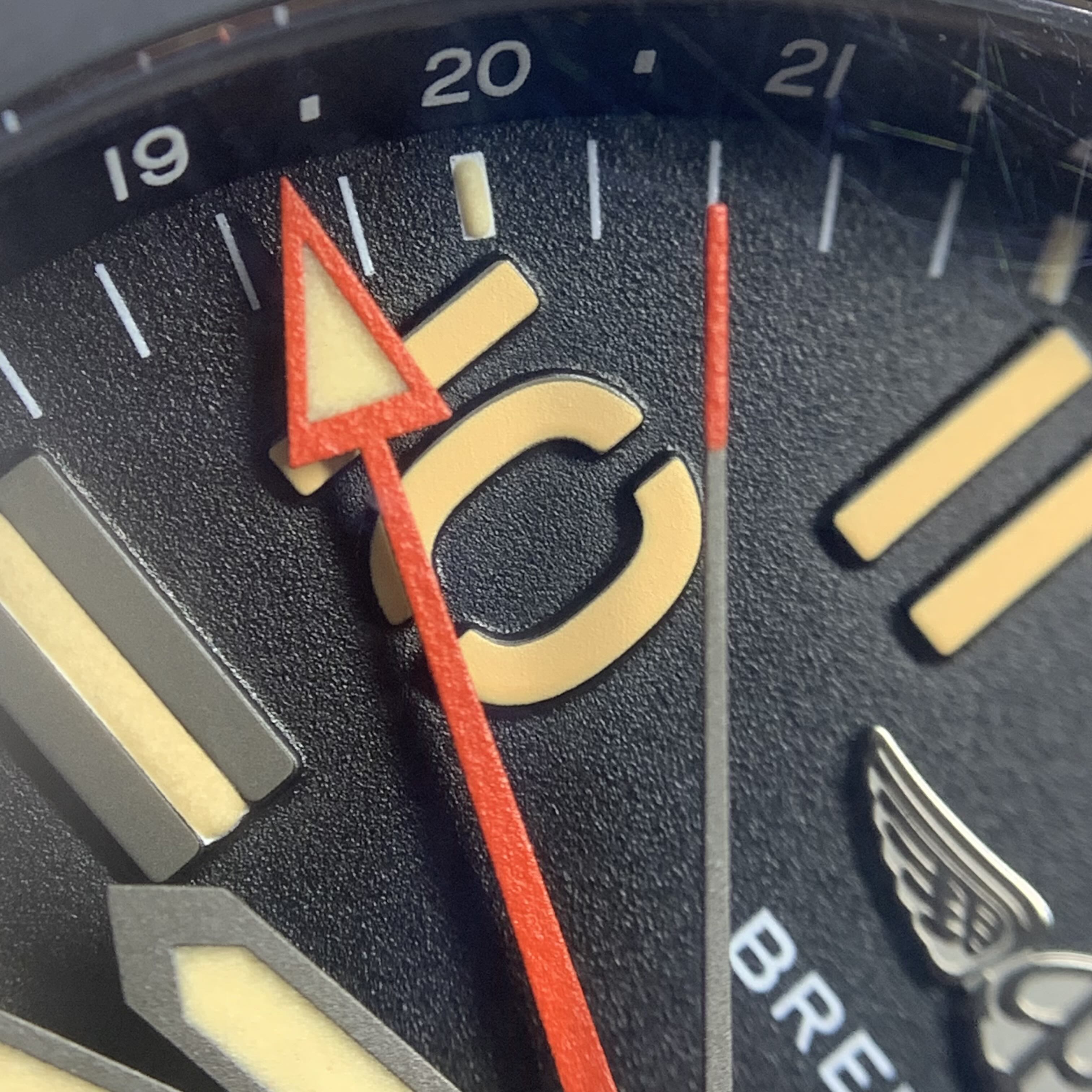 Breitling Avenger 45 millimeters V32395101B1X3