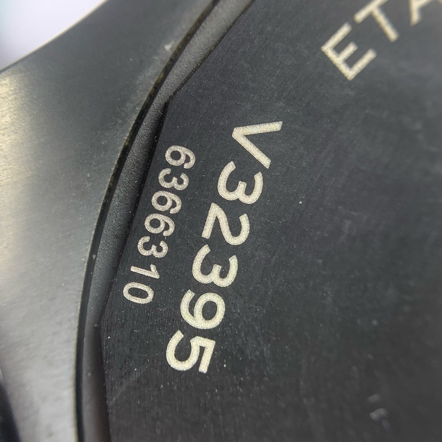 Breitling Avenger 45 millimeters V32395101B1X3