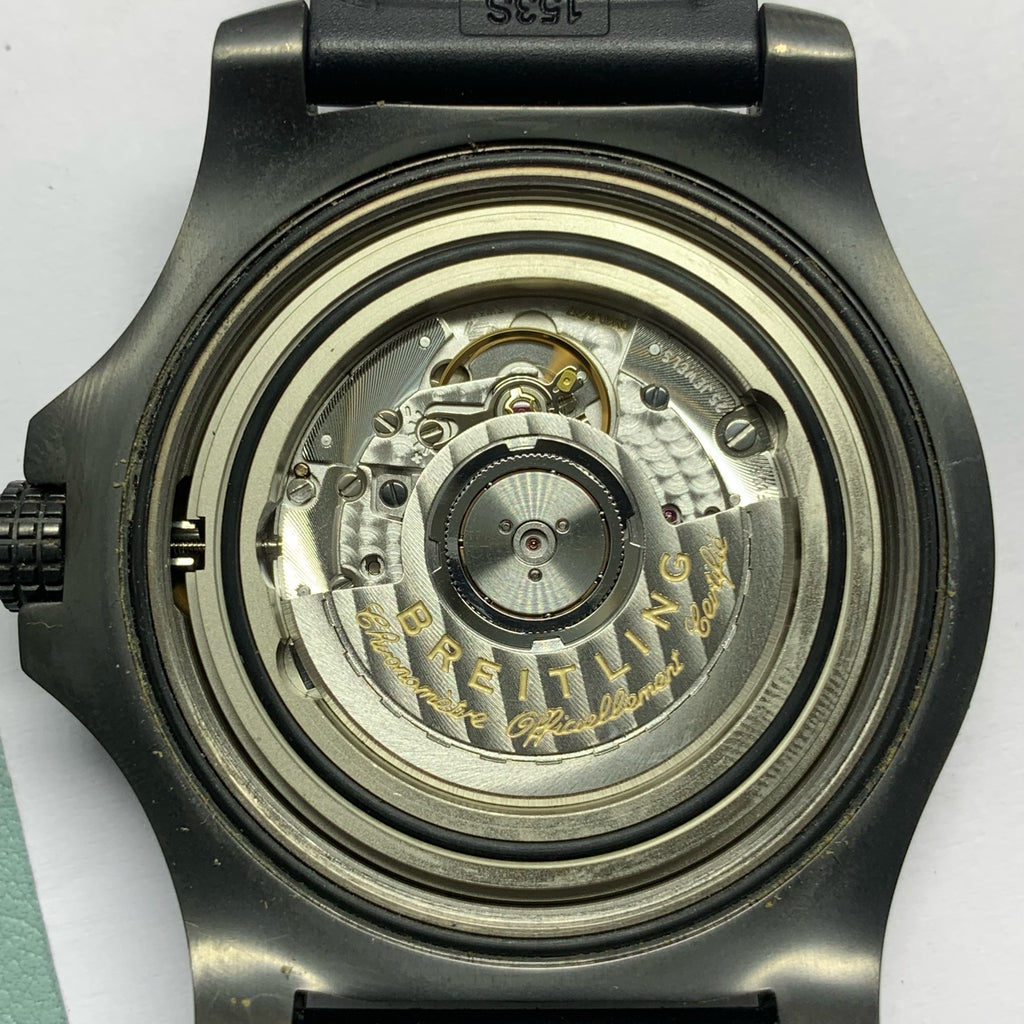 Breitling Avenger 45 millimeters V32395101B1X3