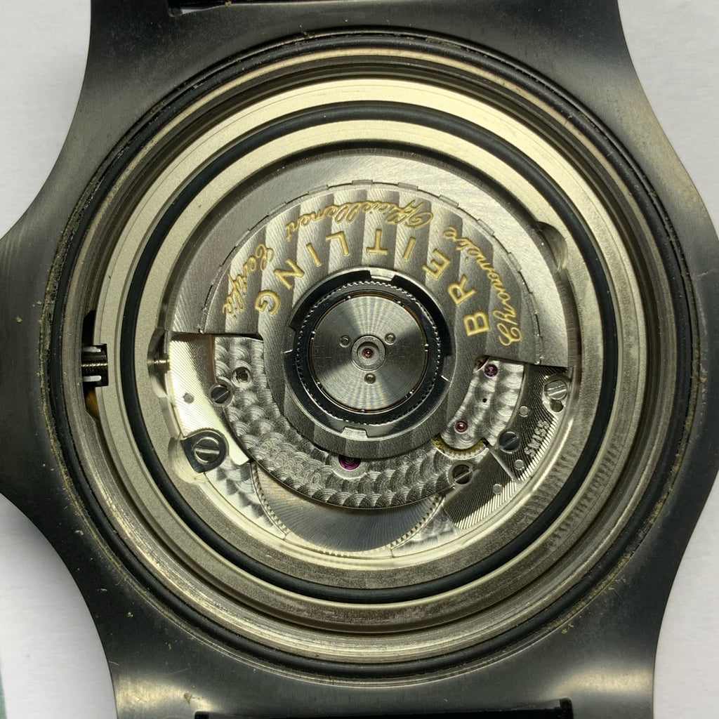 Breitling Avenger 45 millimeters V32395101B1X3