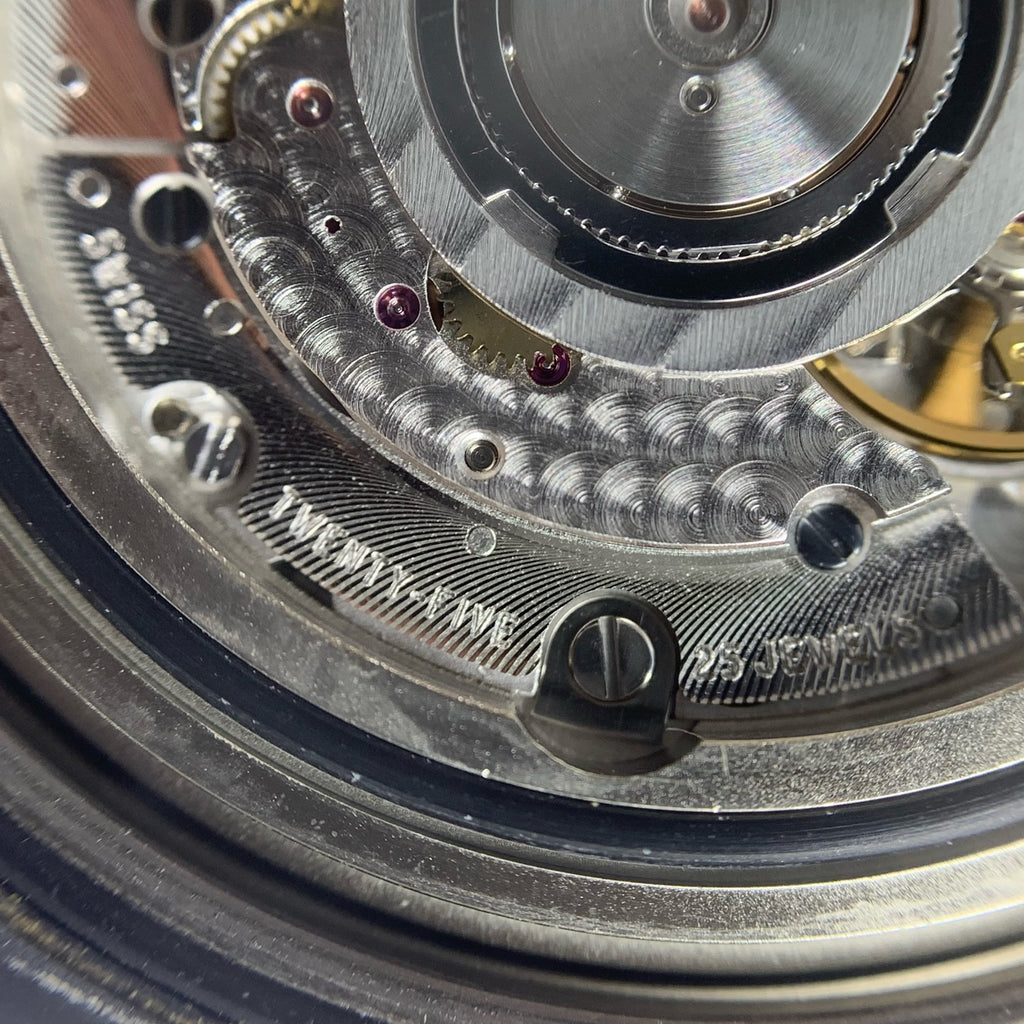Breitling Avenger 45 millimeters V32395101B1X3