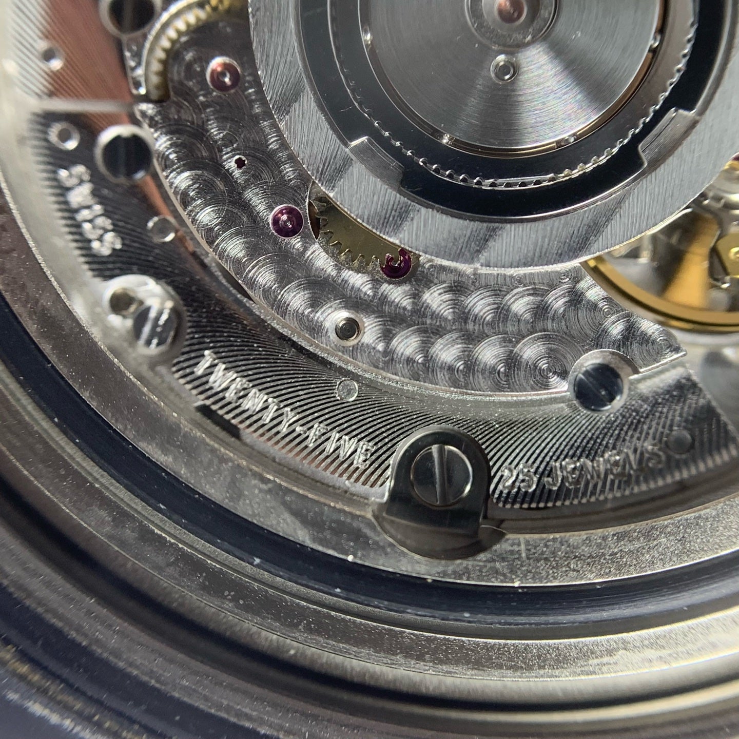 Breitling Avenger 45 millimeters V32395101B1X3