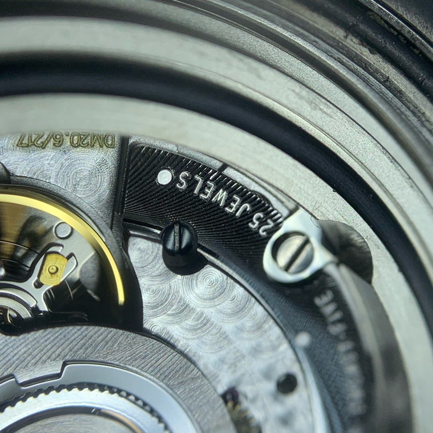 Breitling Avenger 45 millimeters V32395101B1X3