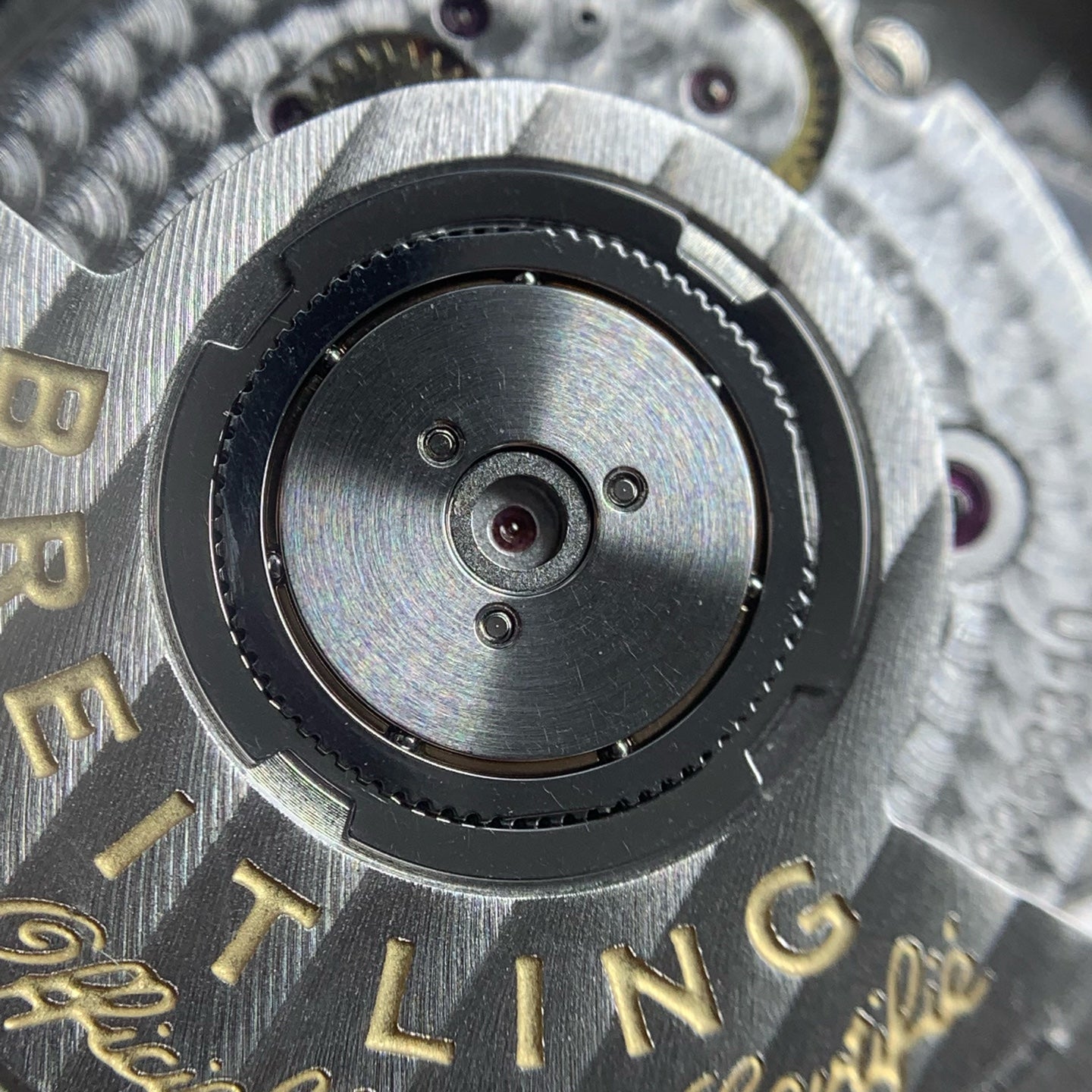 Breitling Avenger 45 millimeters V32395101B1X3