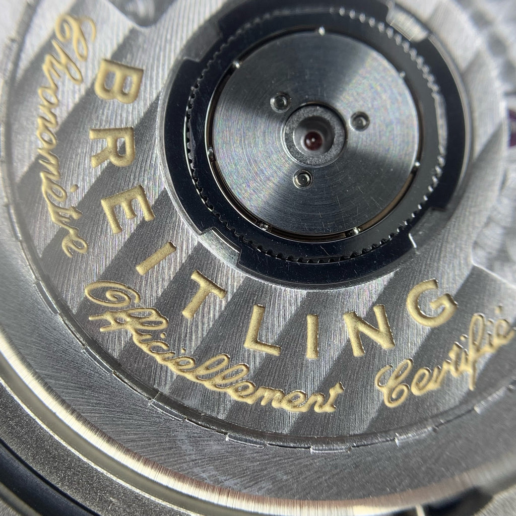 Breitling Avenger 45 millimeters V32395101B1X3