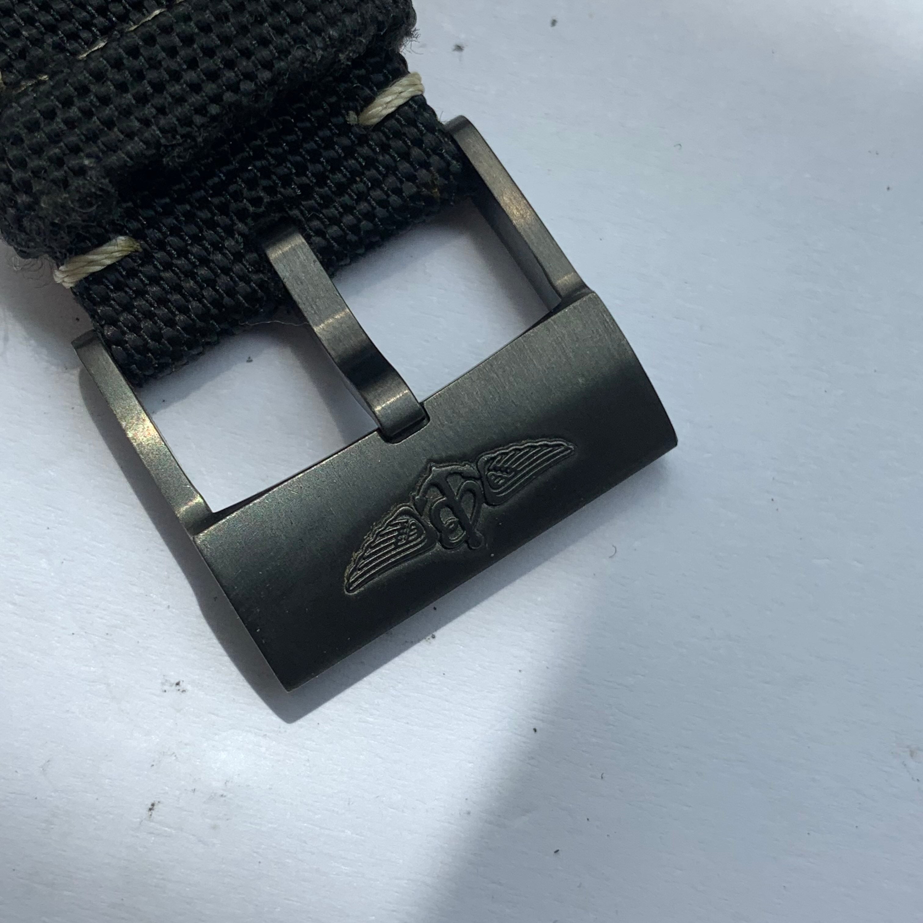 Breitling Avenger 45 millimeters V32395101B1X3