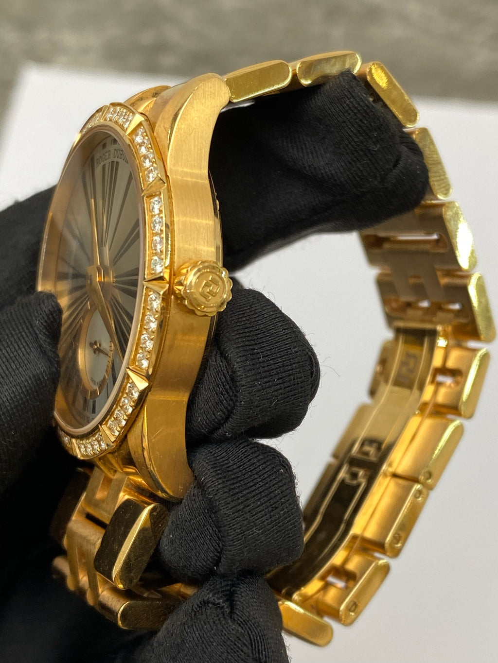 Roger Dubuis White Automatic (self-winding) watch