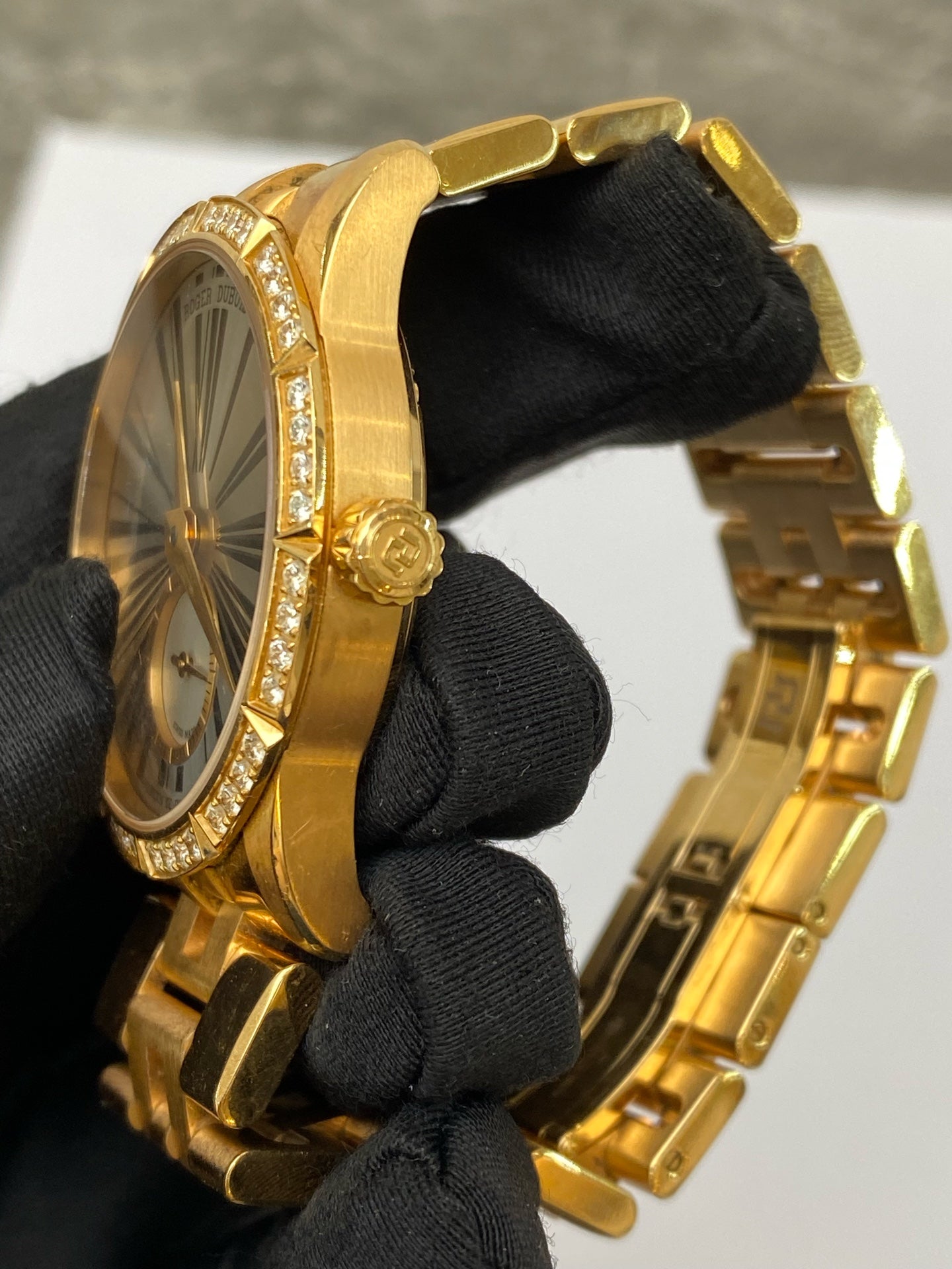 Roger Dubuis White Automatic (self-winding) watch