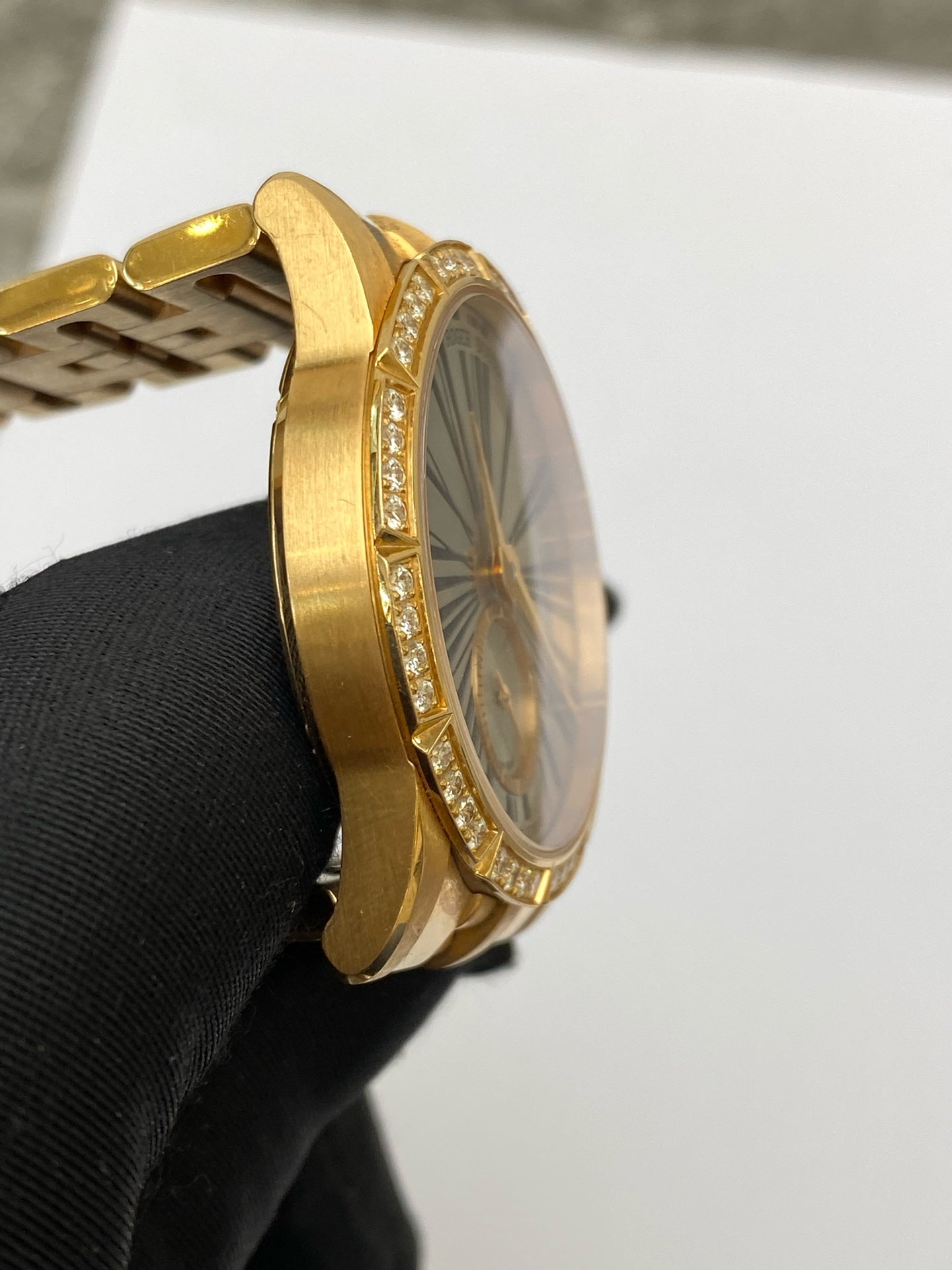 Roger Dubuis White Automatic (self-winding) watch