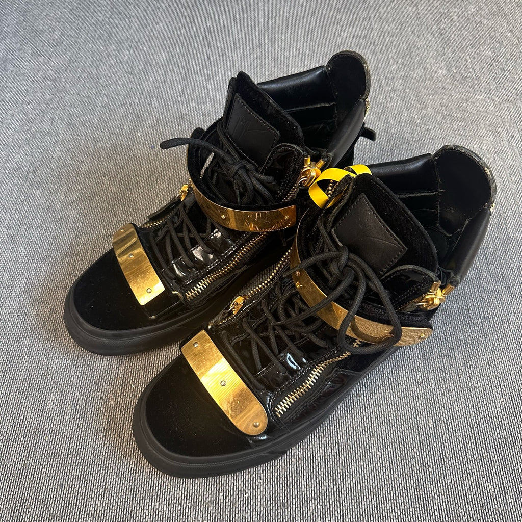 jz Black Skate shoes