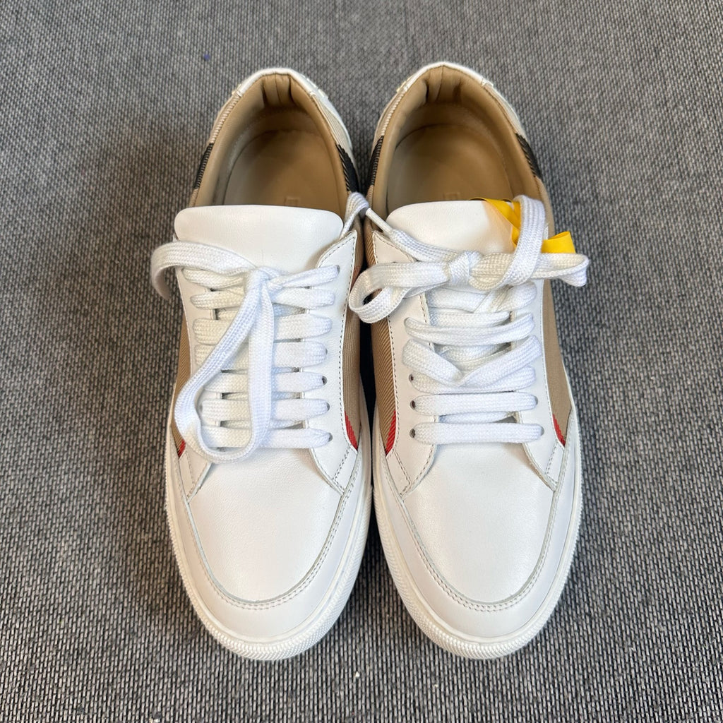 Burberry White Skate shoes