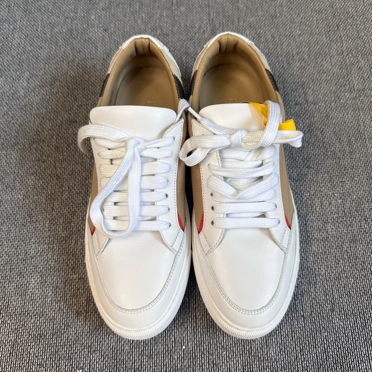 Burberry White Skate shoes