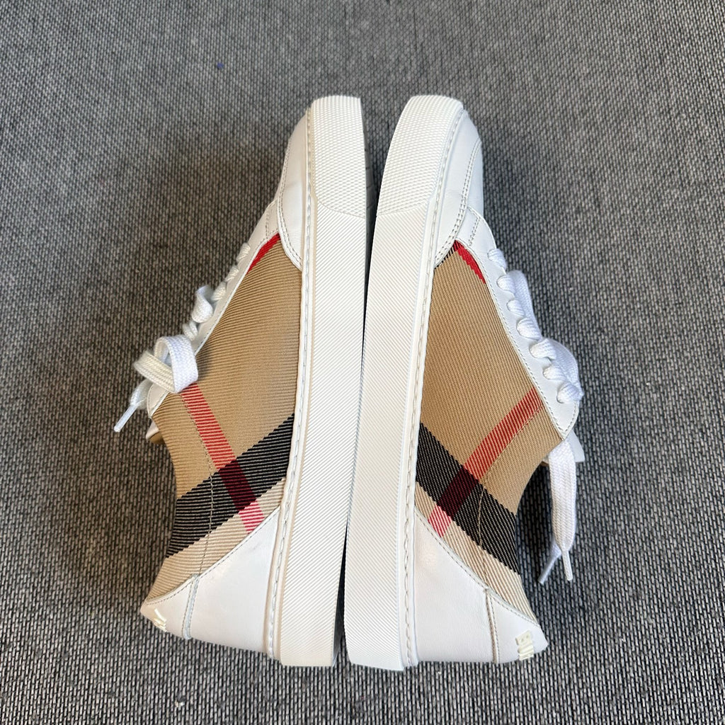 Burberry White Skate shoes