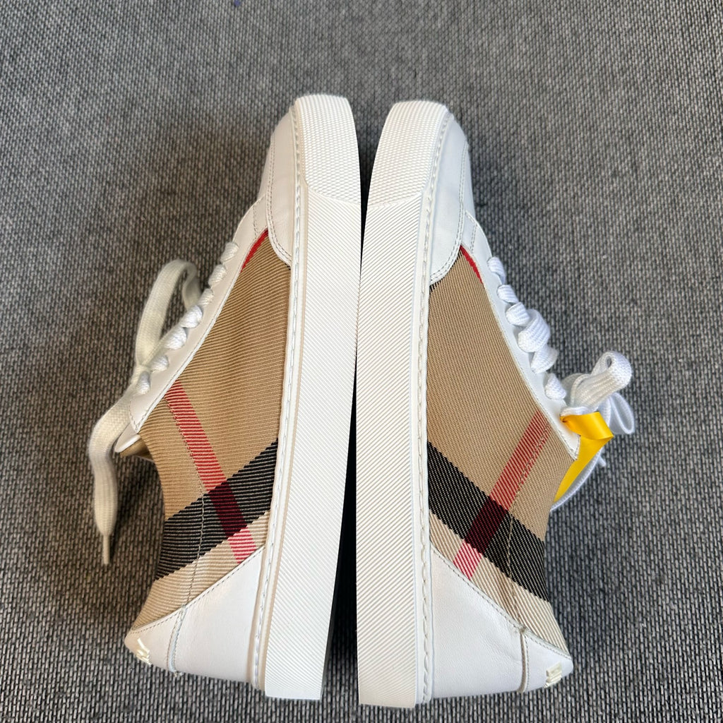 Burberry White Skate shoes