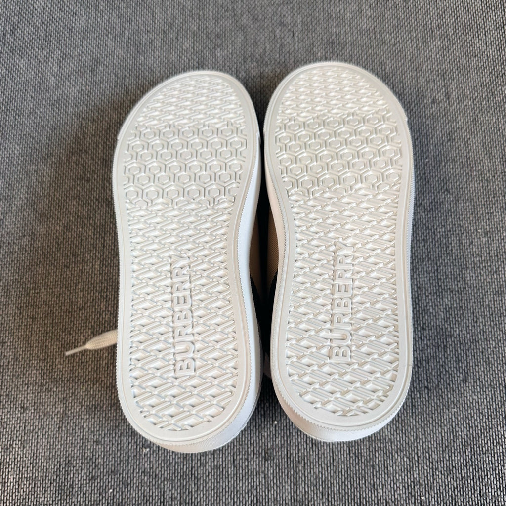 Burberry White Skate shoes