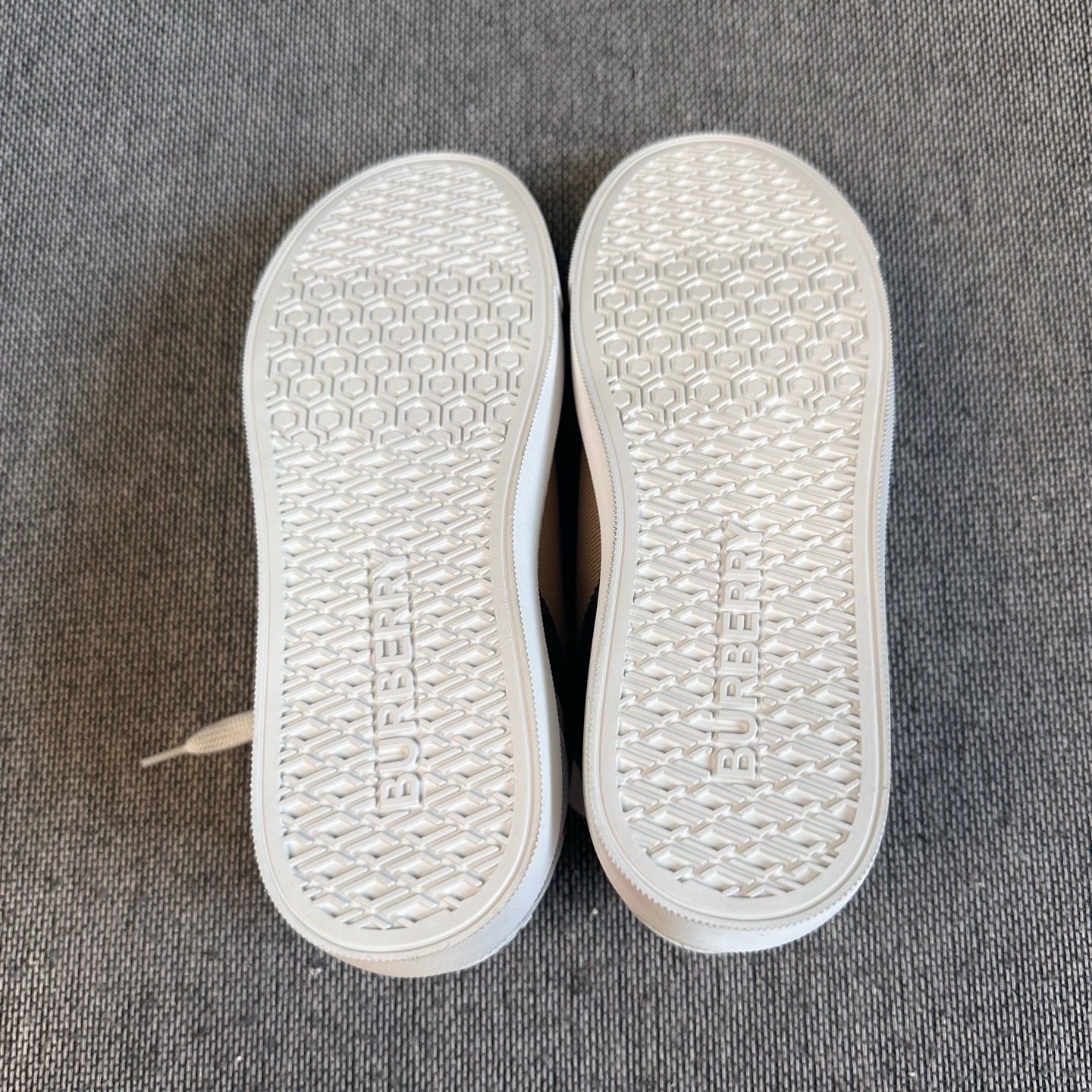 Burberry White Skate shoes