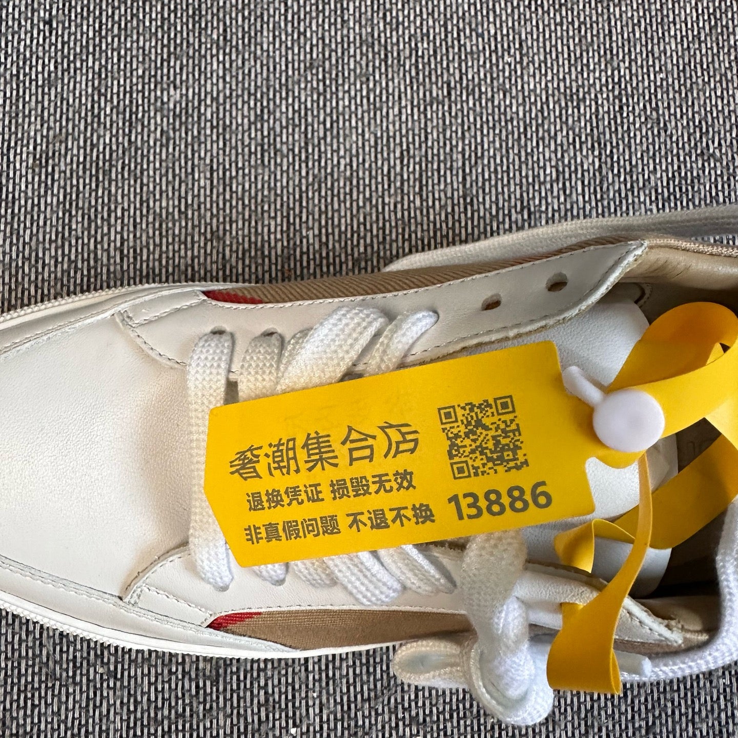 Burberry White Skate shoes