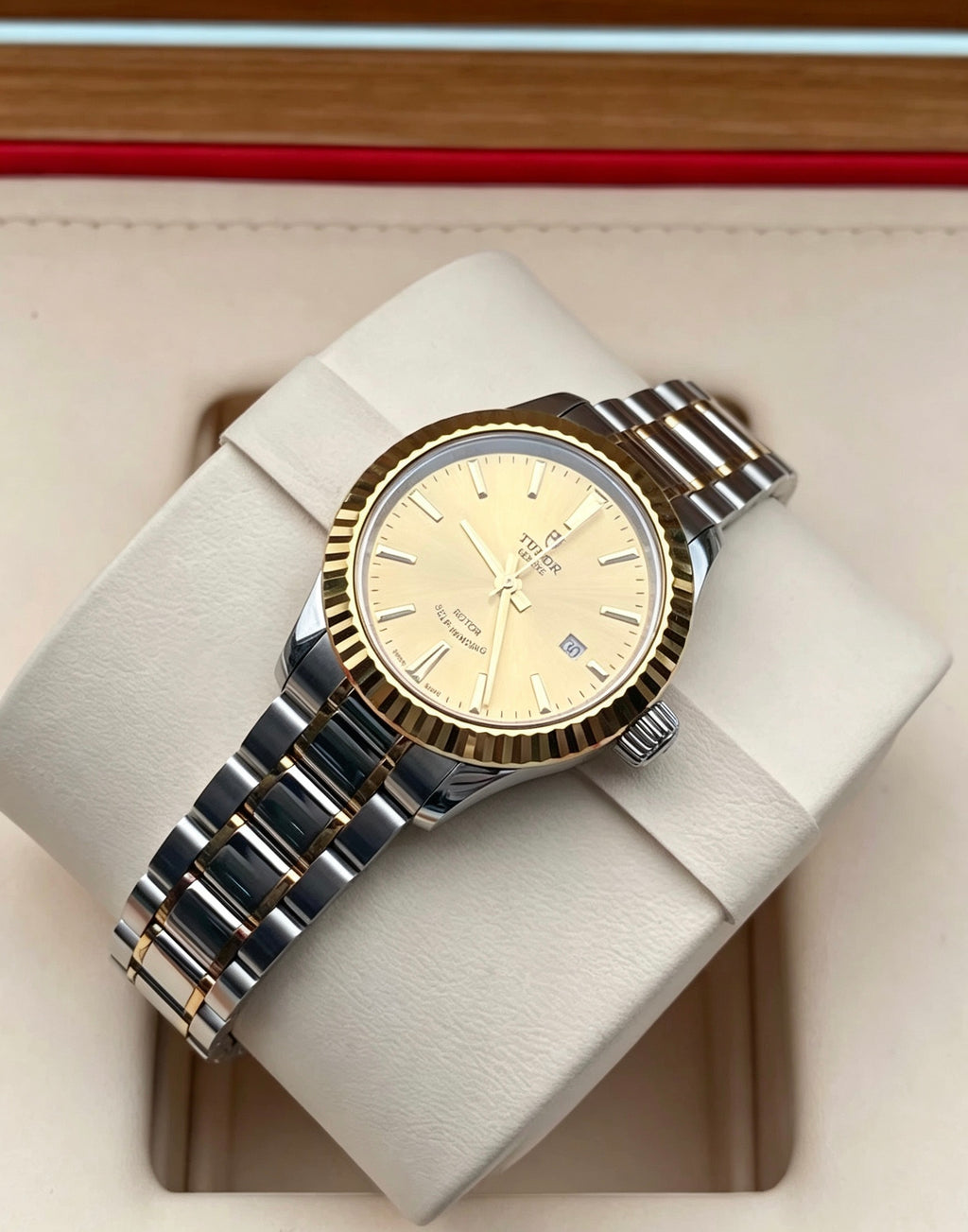 Tudor Fashion Series Gold Automatic (self-winding) watch 28 millimeters m12113-0001