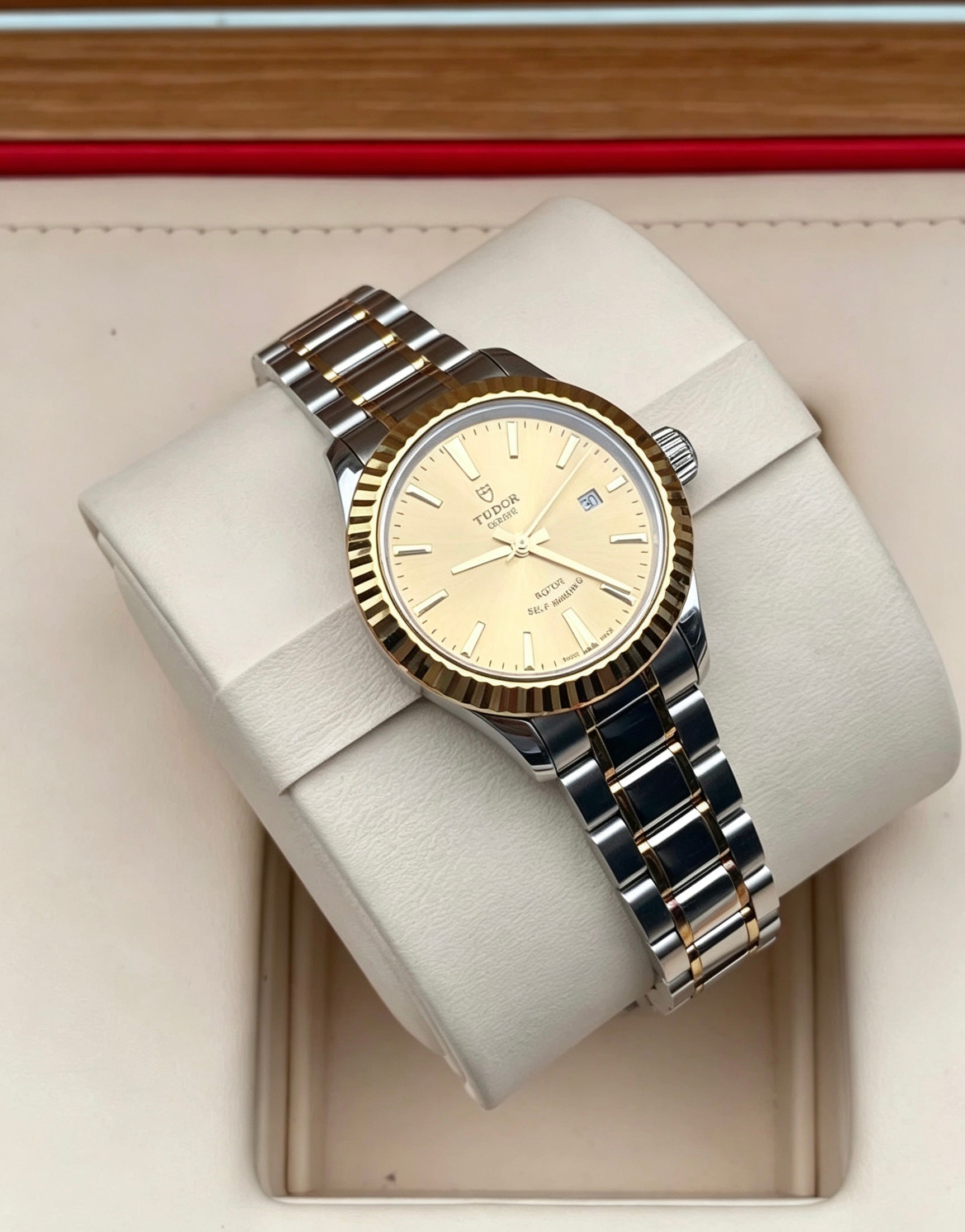 Tudor Fashion Series Gold Automatic (self-winding) watch 28 millimeters m12113-0001