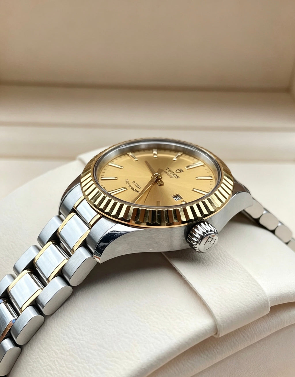 Tudor Fashion Series Gold Automatic (self-winding) watch 28 millimeters m12113-0001