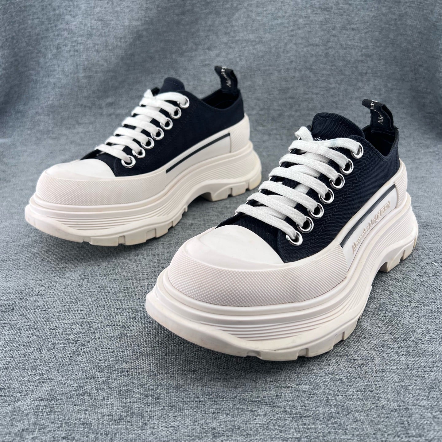 Alexander McQueen Canvas Lifestyle sneakers